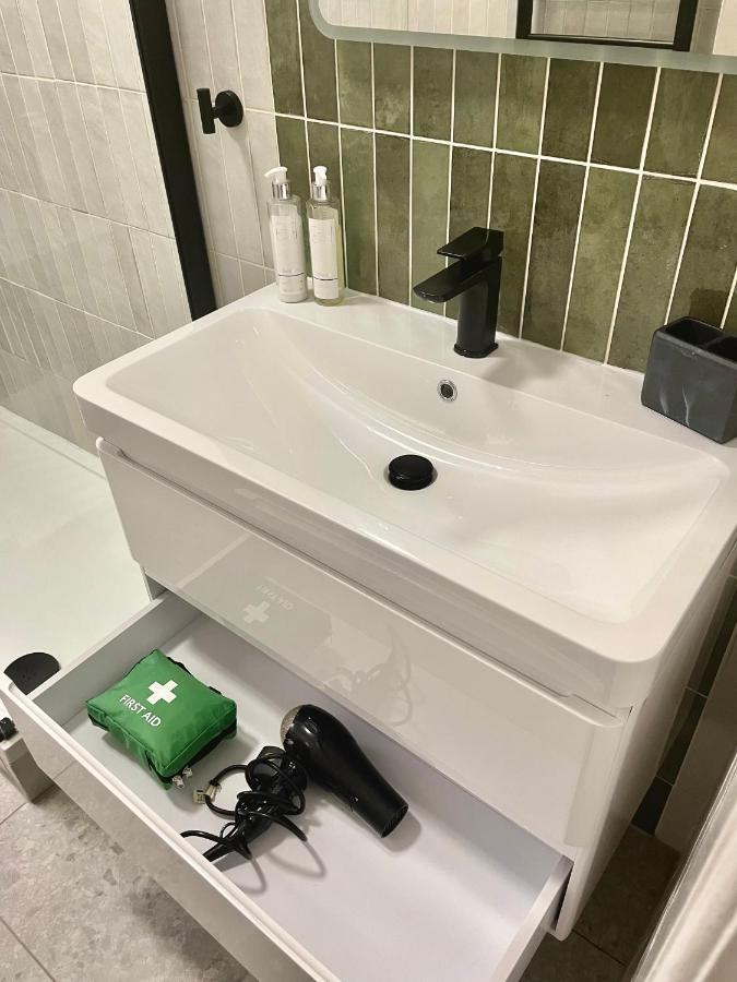 Newly Refurbished 2 Bedroom Apartment In South London Ngoại thất bức ảnh
